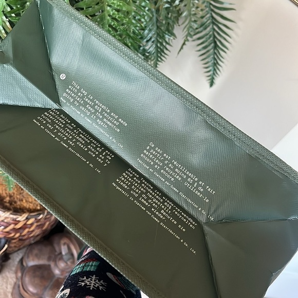 NWOT Lululemon Green Reusable Shopping Tote Shoulder Bag Lightweight - Picture 9 of 13